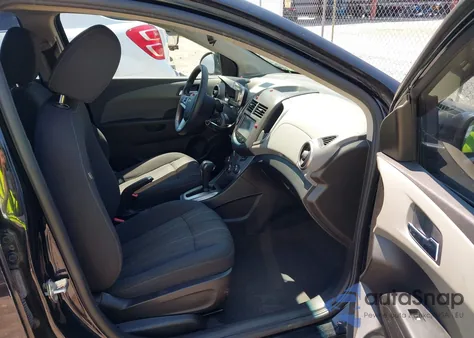 2015 Chevrolet Sonic Lt Auto из США, поврежденный, VIN 1G1JC5SH9F4206925